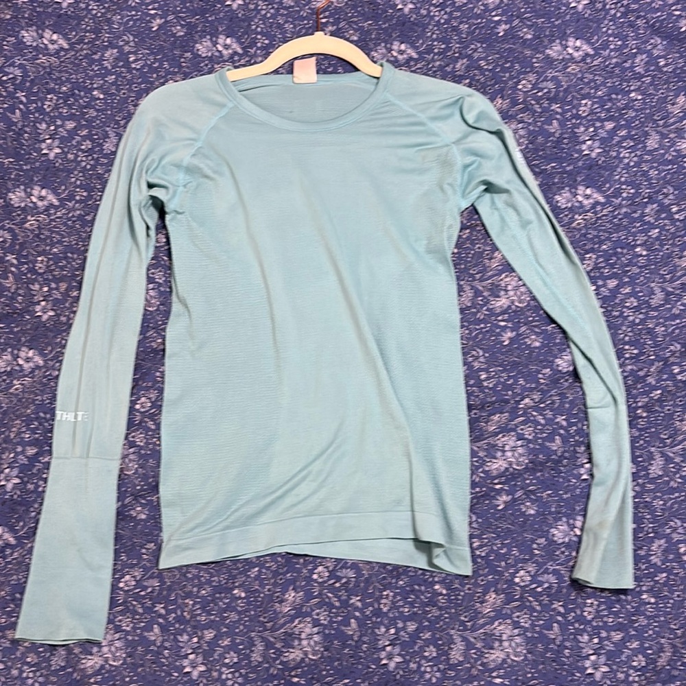 Tkeq S/M schooling shirt.